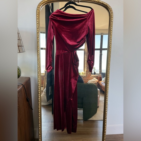 Zara Deep Red Velvet Long Sleeve Dress - Picture 2 of 7